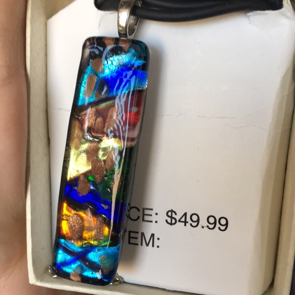 Péora Glass pendant necklace